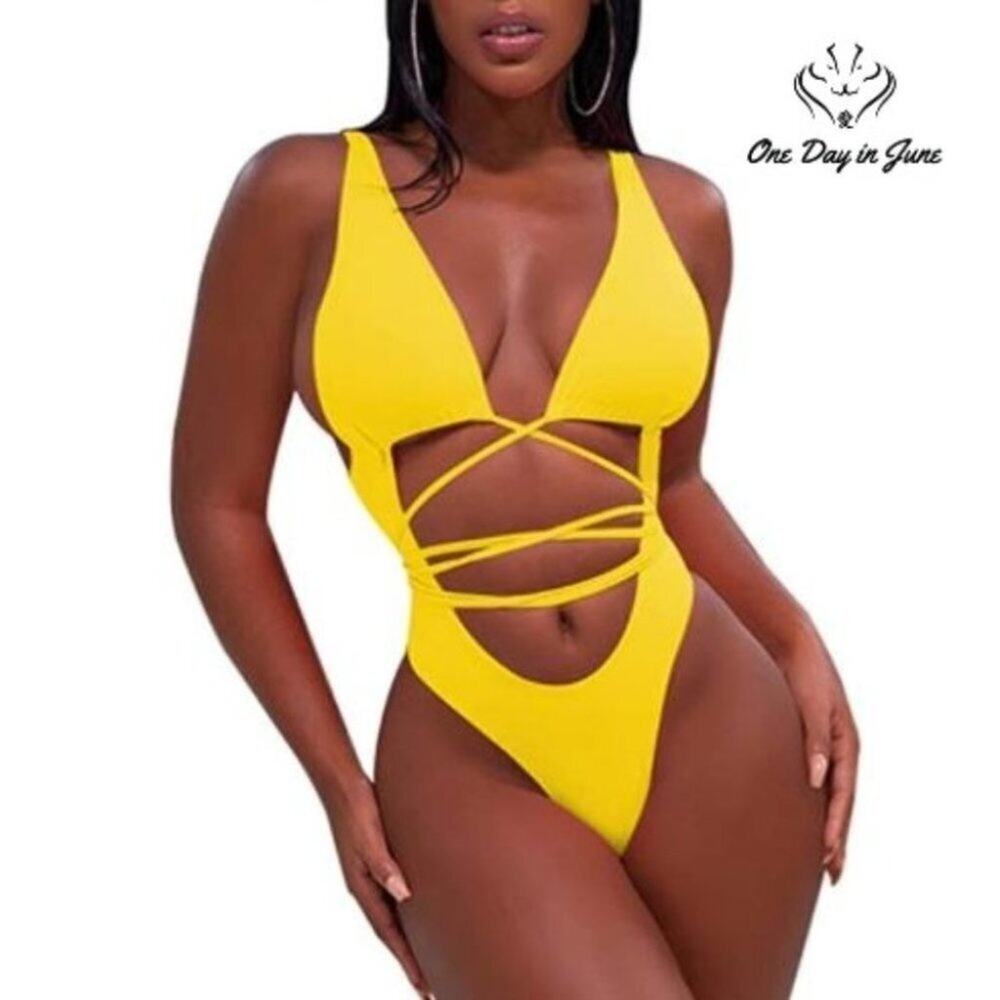 Sovoyontee Strappy One Piece Size XL